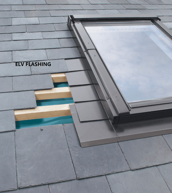Centre Pivot Roof Window – White Acrylic Coated Pine (55cm x 98cm)