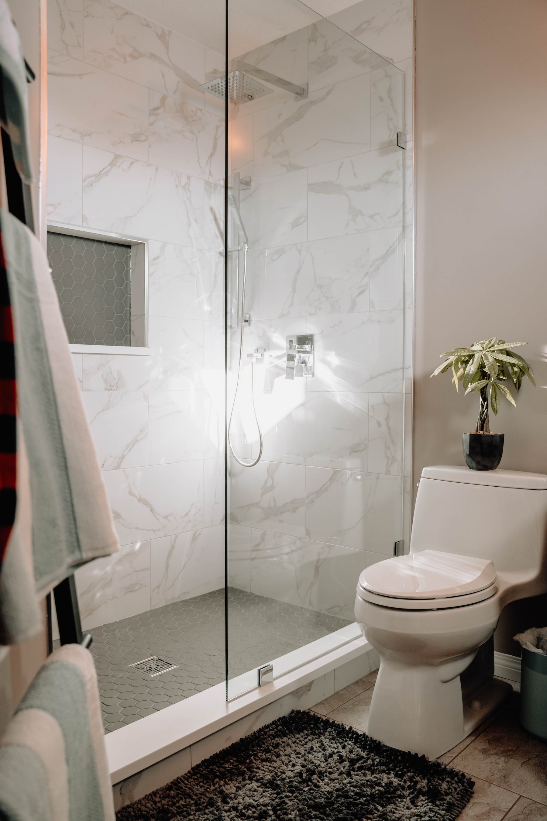 Elevate Your Bathroom Oasis: The Importance of Shower Enclosures in Your Bathroom Remodel