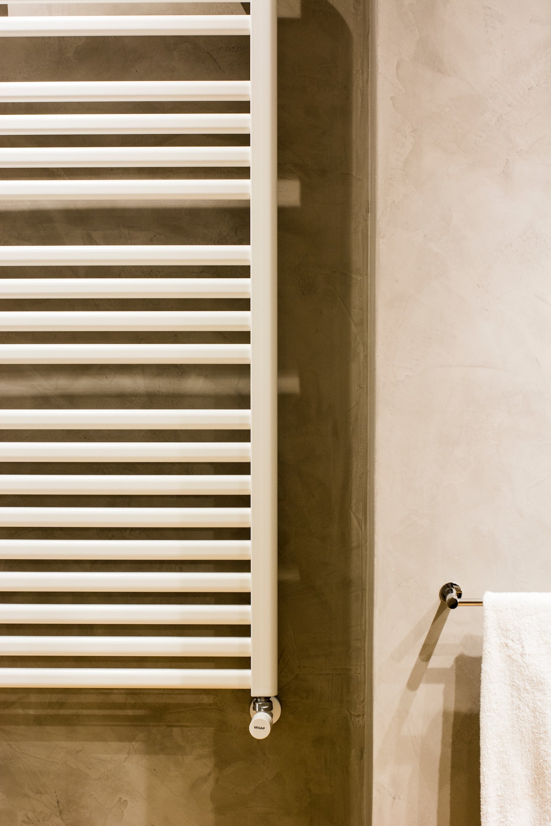 Do Towel Rails Heat the Bathroom? Exploring the Dual Purpose of Functional and Stylish Bathroom Heating