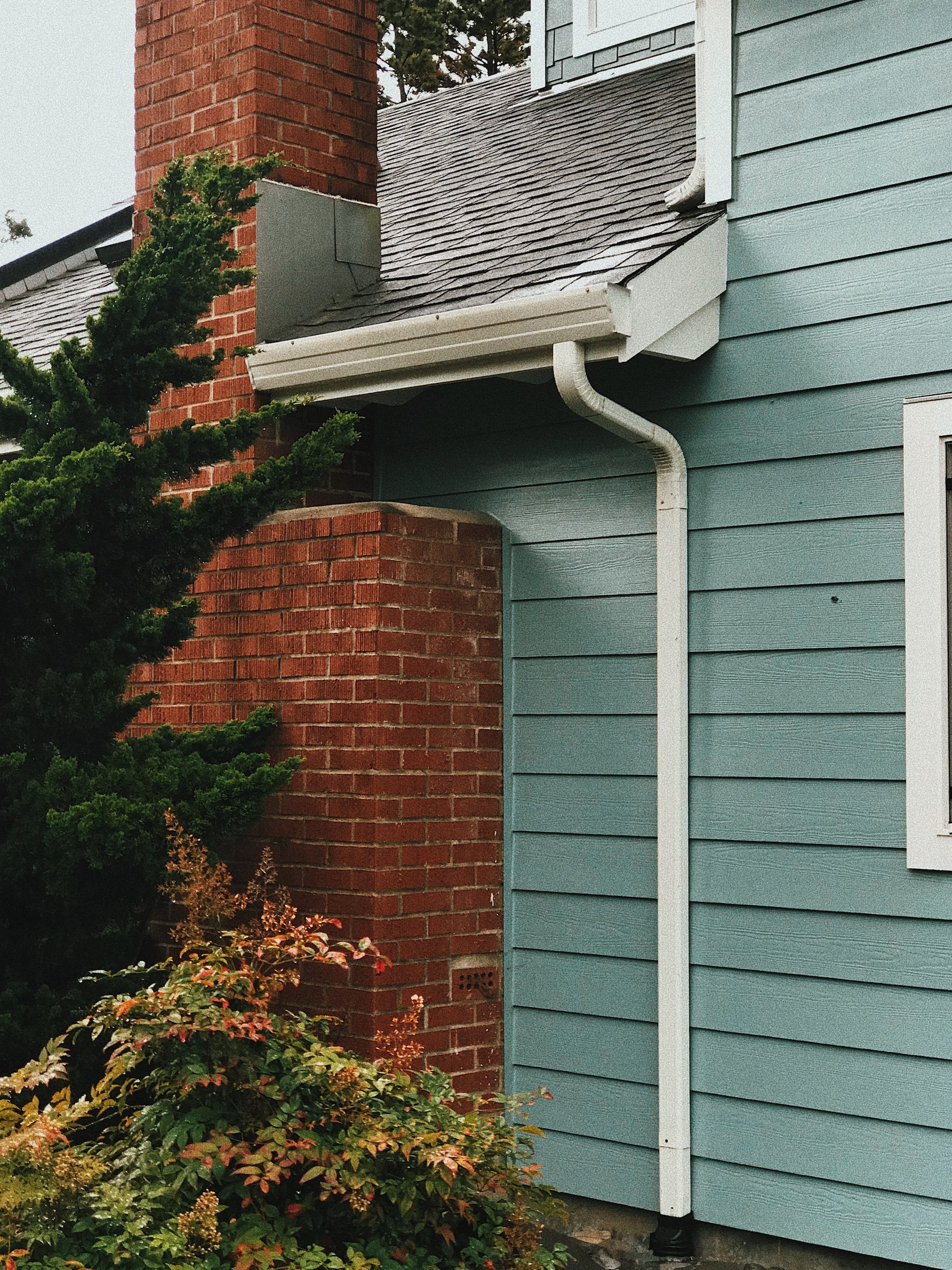 Round vs. Square Guttering: Choosing the Right Fit for Your Home