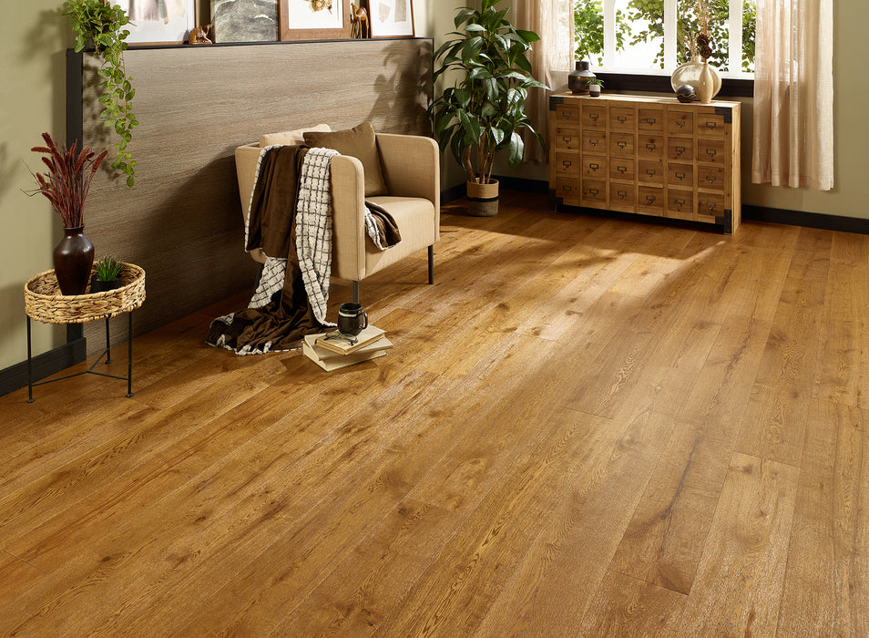 14mm Golden Brushed & Lacquered Engineered Click Oak Flooring (Country)
