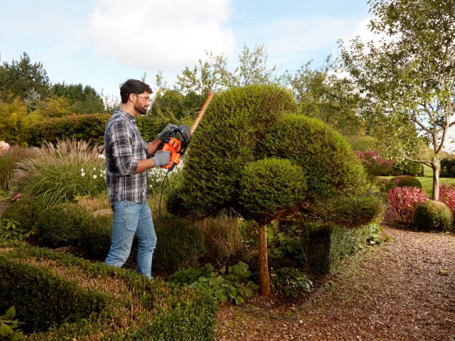 BEHTS401 Hedge Strimmer® with Saw Blade 55cm 500W 240V