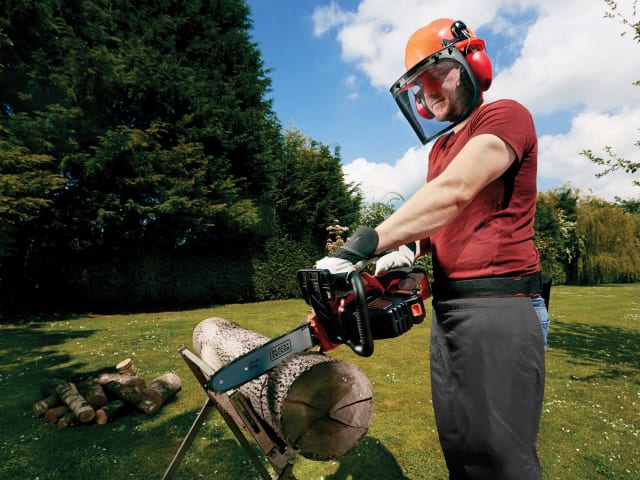 GKC1825L20 Cordless Chainsaw 25cm Bar 18V 1 x 2.0Ah Li-ion