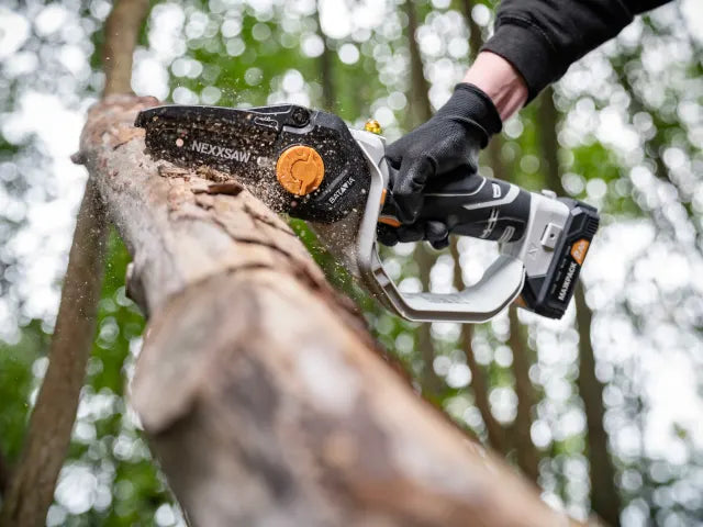 Maxxpack Nexxsaw One-hand Chainsaw 6in 18V 1 x 2.0Ah Li-ion