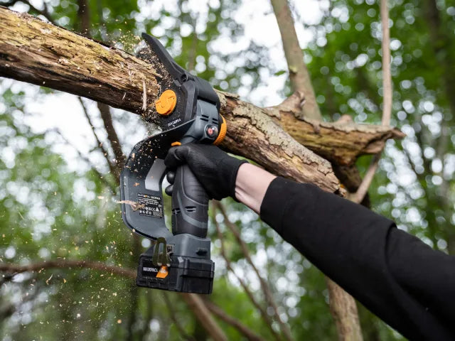 Maxxpack Nexxsaw Brushless One-Hand Chainsaw 7in 18V 1 x 4.0Ah Li-ion