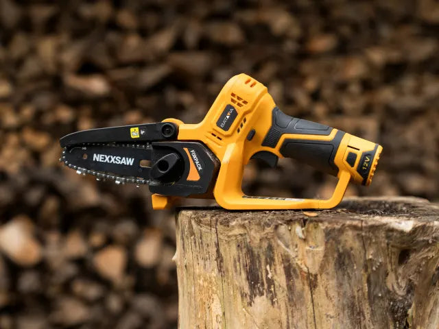 FIXXPACK One-Handed Chainsaw 12V 1 x 2Ah Battery