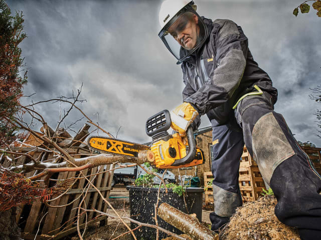 DCM565N XR Brushless Chainsaw 18V Bare Unit