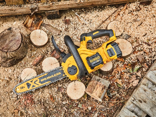 DCM565N XR Brushless Chainsaw 18V Bare Unit