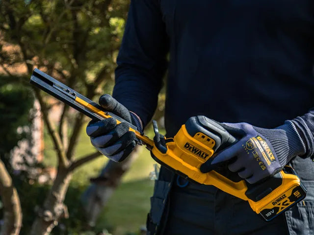 DCMHT520N Compact Hedge Trimmer 18V Bare Unit