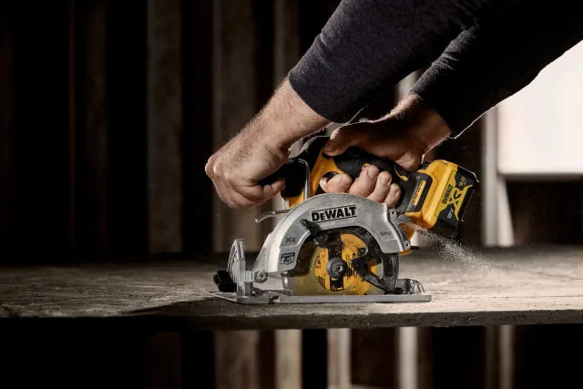 DCS512D2 Brushless XR Circular Saw 12V 2 x 5.0Ah Li-ion