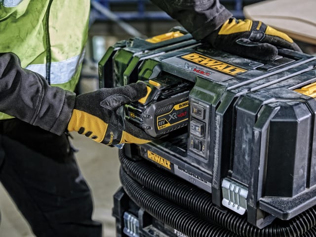 DCV586MT2 XR FlexVolt Dust Extractor 54V 2 x 2.0Ah Li-ion