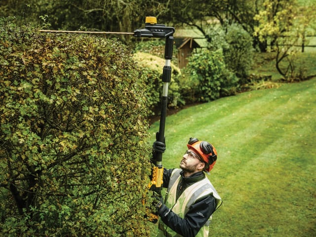 DCMPH566N XR Pole Hedge Trimmer 18V Bare Unit