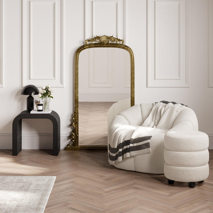 Emi  Pouffe