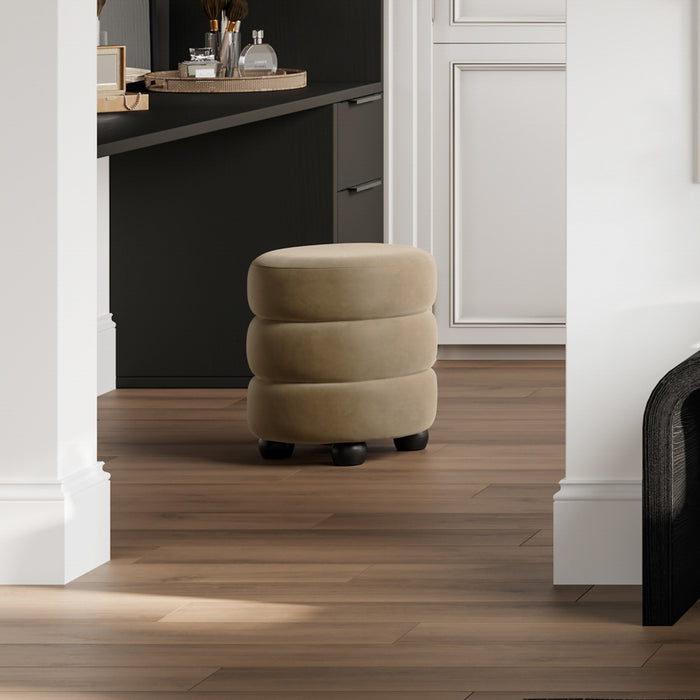 Emi  Pouffe