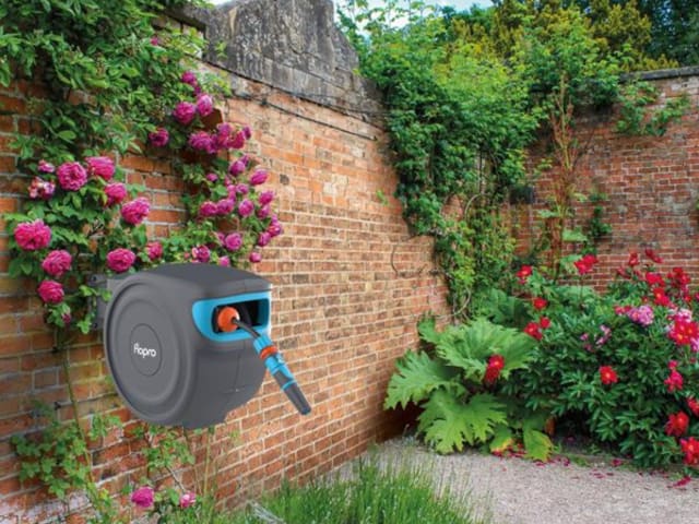 Auto Rewind Wall Mounted Reel + 20m of Hose