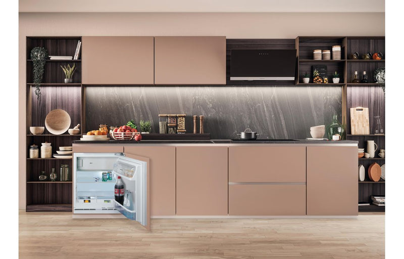 Hotpoint HBUF011.UK B/I Under Counter Fridge w/Ice Box