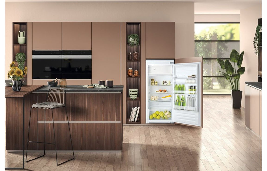 Hotpoint HSZ 12 A2D.UK 2 B/I Fridge w/Ice Box