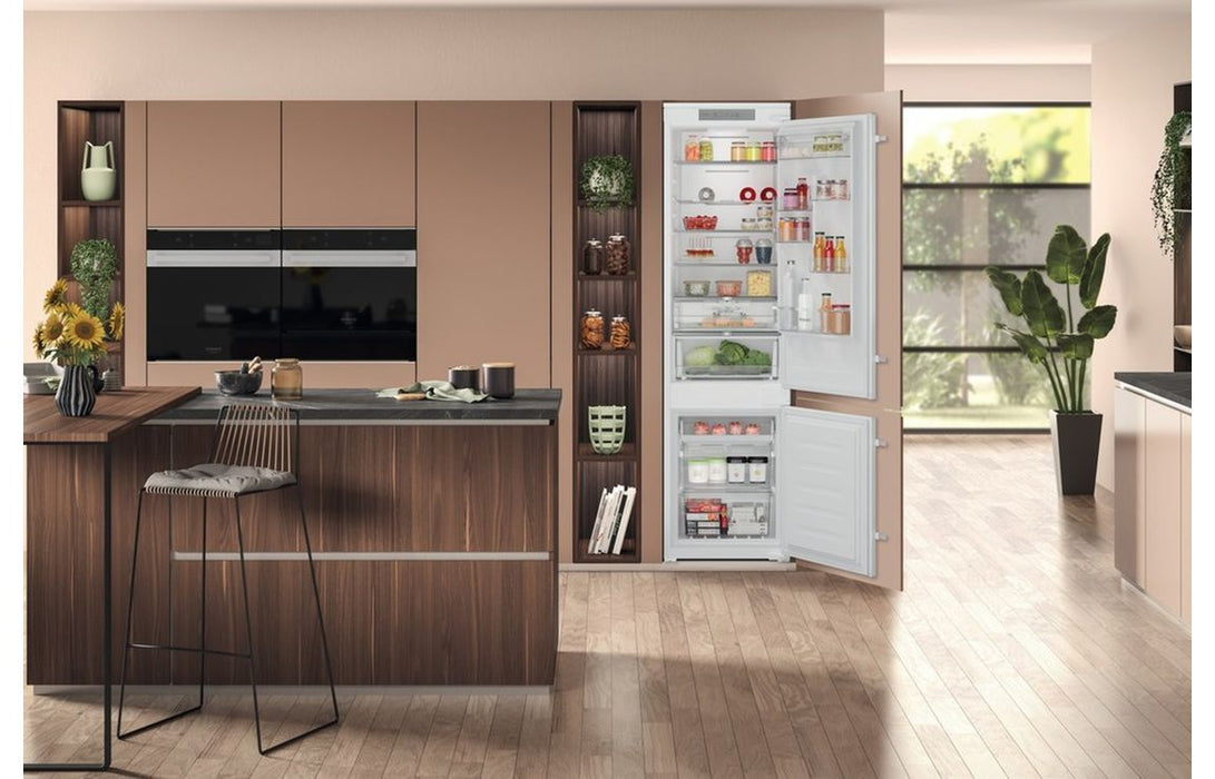 Hotpoint HTC20 T322 UK B/I Total NoFrost 70/30 Fridge Freezer