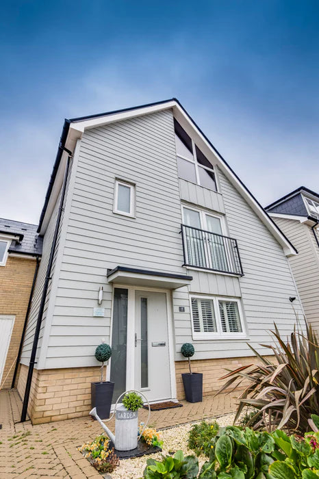 Hardie Plank Arctic White Lifestyle 