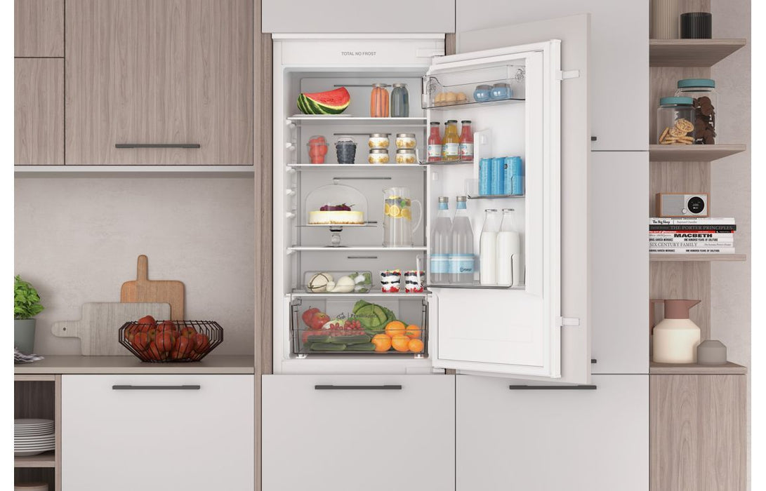 Indesit INC18 T112 UK B/I Frost Free 70/30 Fridge Freezer