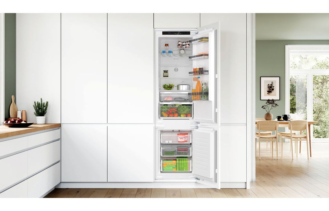 Bosch Series 4 KIN96VFD0 B/I NoFrost 60/40 Fridge Freezer