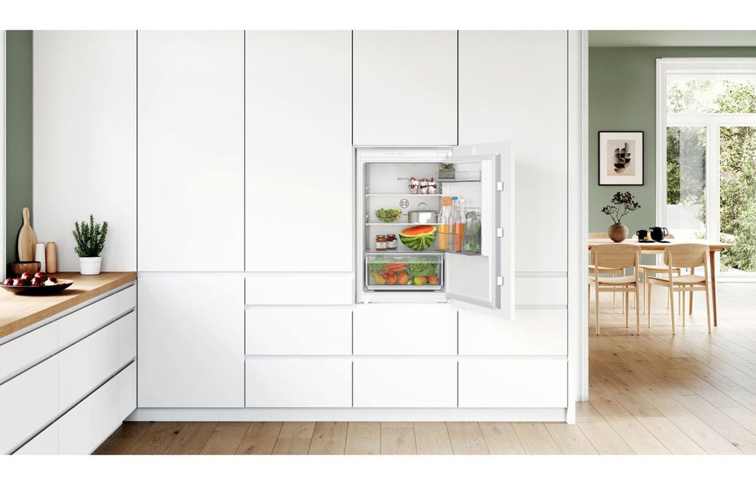 Bosch Series 2 KIR21NSE0 B/I Larder Fridge