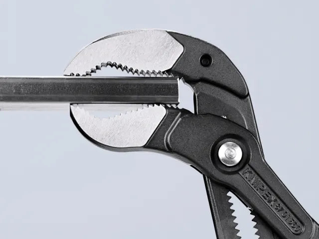 87 01 560 Cobra® XXL Pipe Wrench & Water Pump Pliers Plastic Coated Grip 560mm