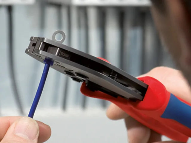 97 33 02 MultiCrimp® Crimping Pliers with 5 Quick Change Cartridges