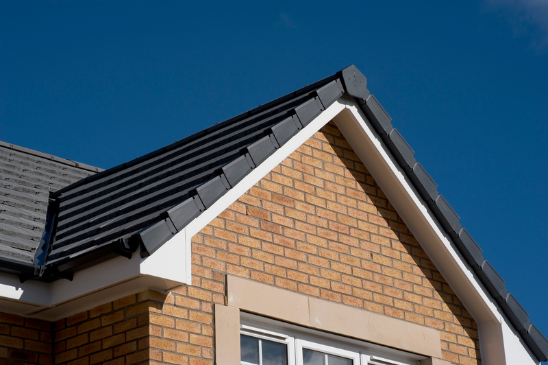 White Square Jumbo Fascia Box End (1.25m Length)