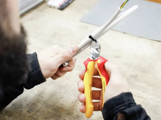 Professional electric Diagonal Cutters with DynamicJoint® 160mm