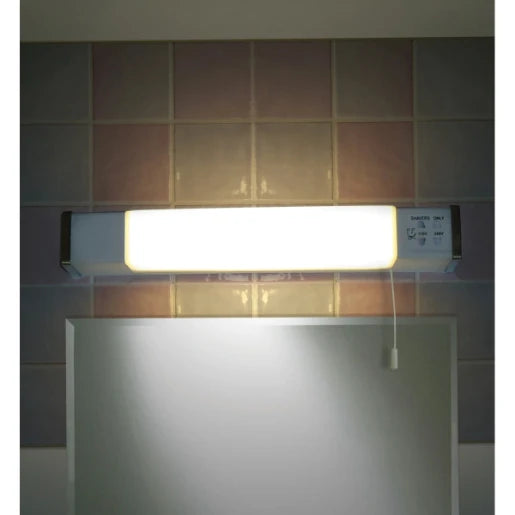 Shaverlight LED Dual Voltage 6.7W White/Silver