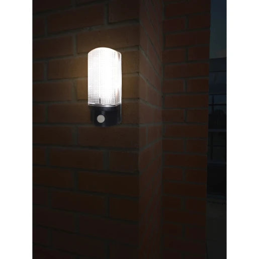 Bulkhead LED Security PIR 7W 3100K 500lm IP44 Black