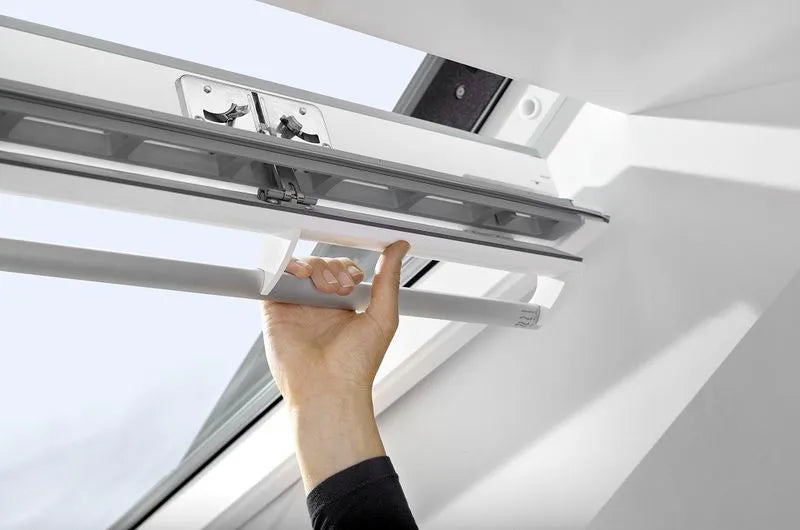VELUX GGL PK08 Centre Pivot Roof Window - 94cm x 140cm