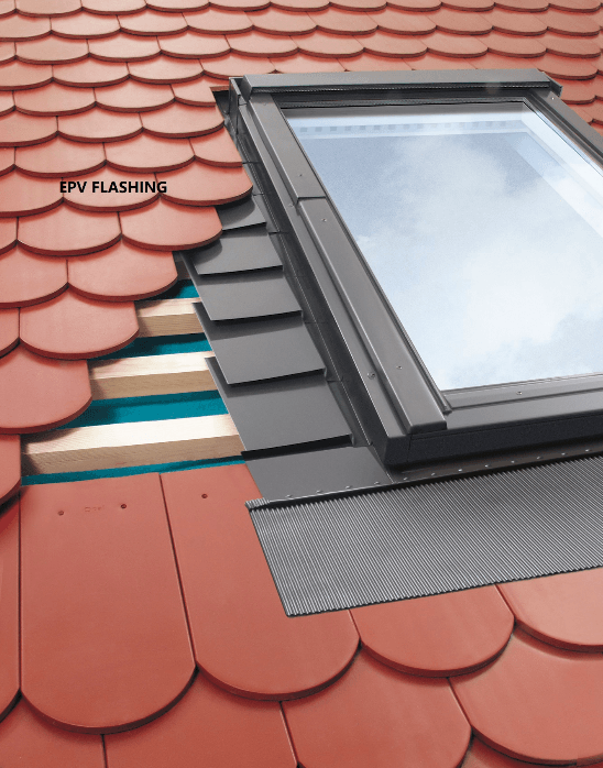 Centre Pivot Roof Window – White Acrylic Coated Pine (55cm x 98cm)